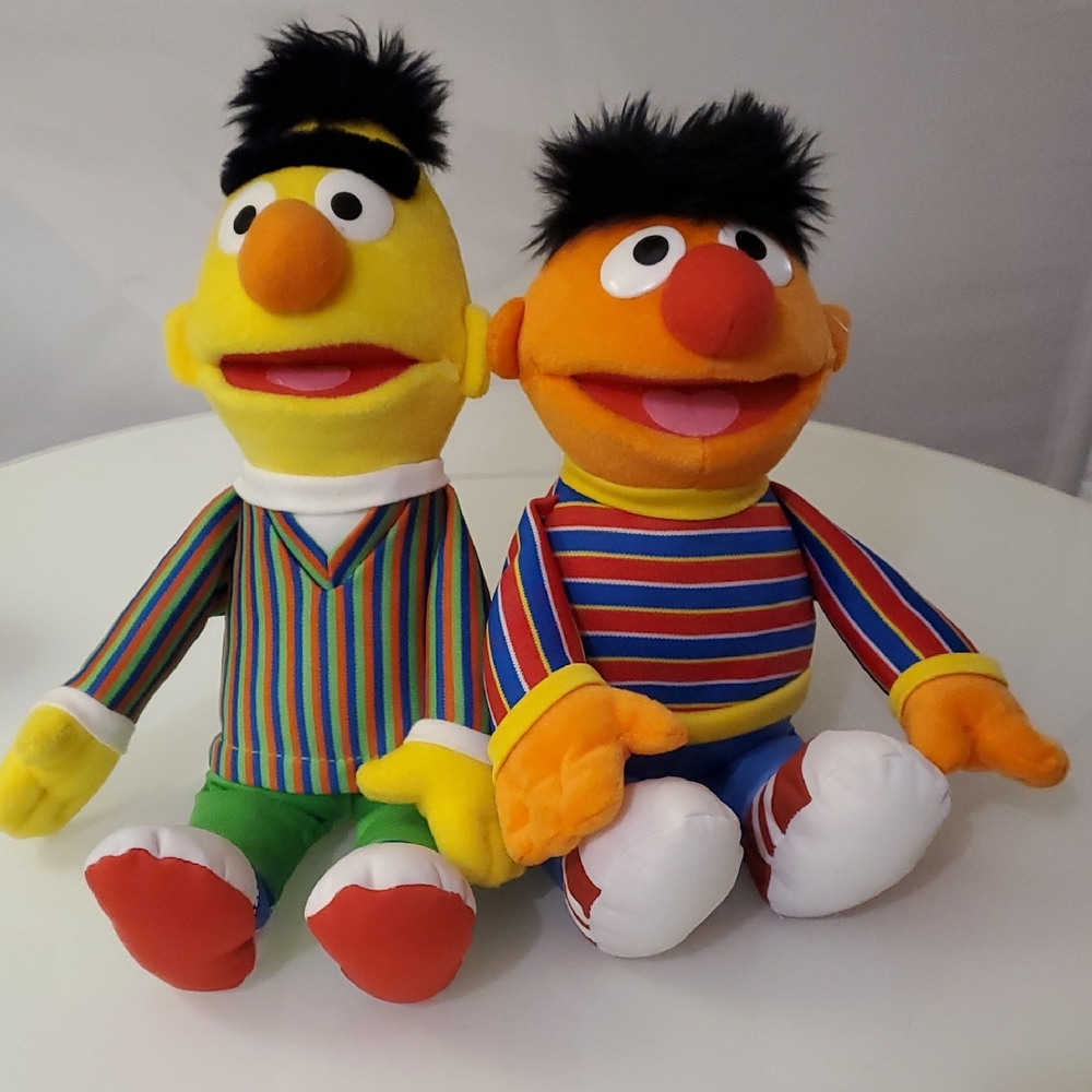 13" Pair Of Gund Sesame Street Bert and Ernie Plush Duo Like New 2012